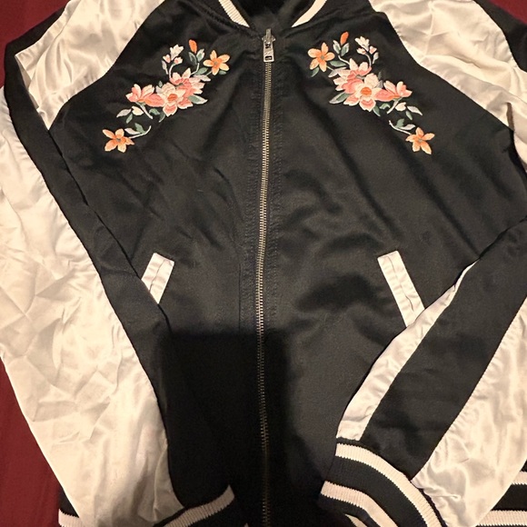 ‼️SOLD‼️HOLLISTER Floral bomber jacket - Picture 3 of 6